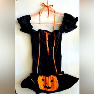 Super cute, junior or women’s medium, whitch Halloween costume